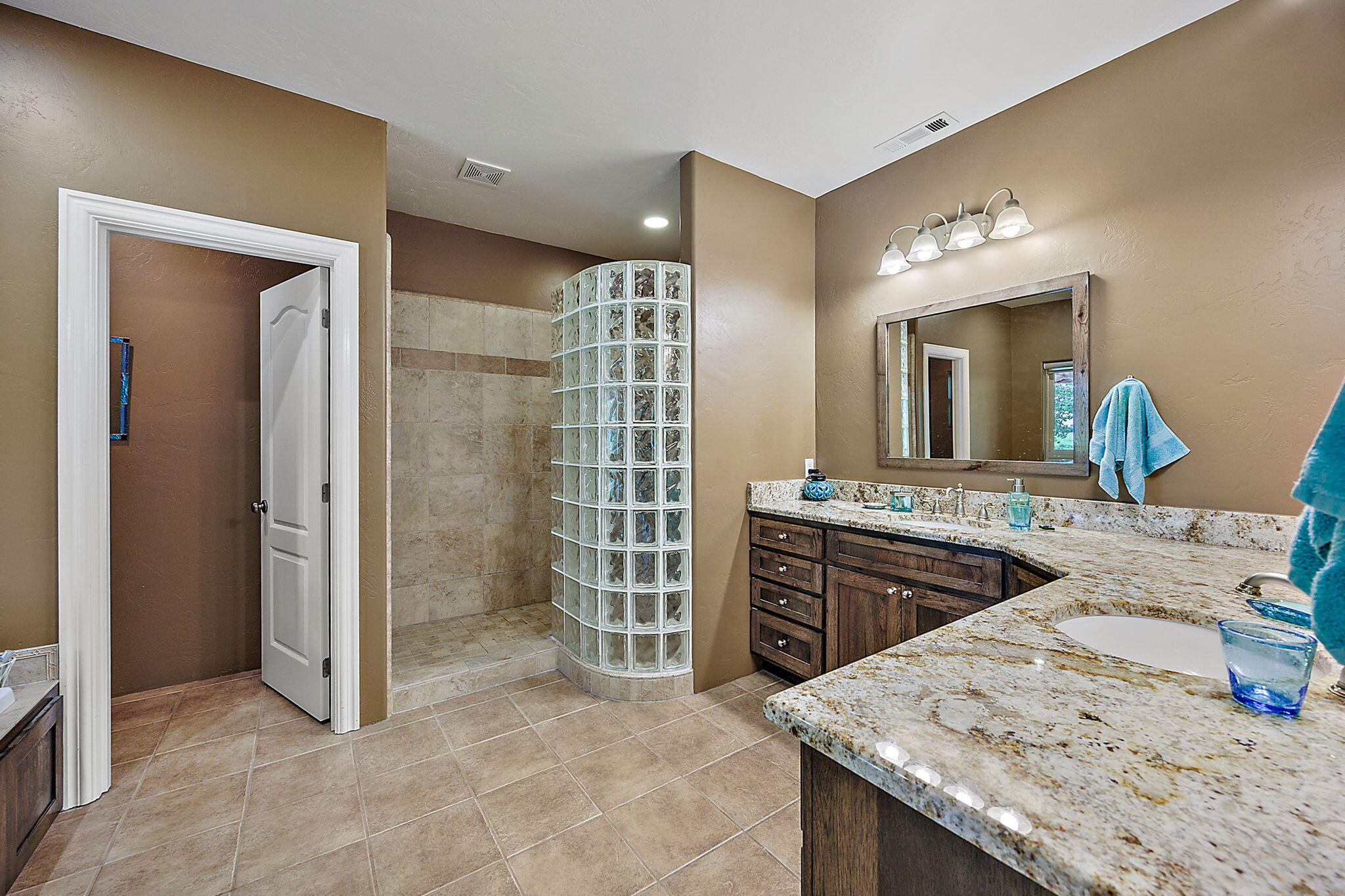 4151 Lower River Road Grants Pass, OR 97526 - Photo 29 of 86 primary bedroom/bath