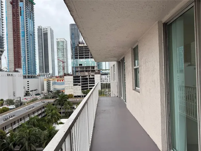 $2,632 | 915 Northwest 1st Avenue, Unit H0912, Miami, FL 33136