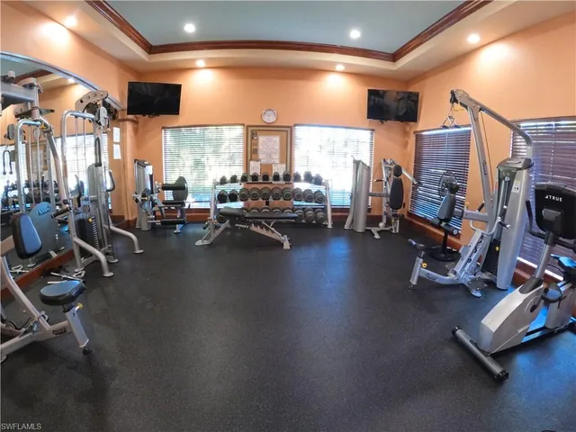 a view of a yard in a park