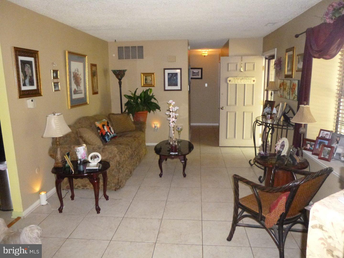 1125 South Beecham Road Williamstown, NJ 08094 - Photo 2 of 20 Living Room