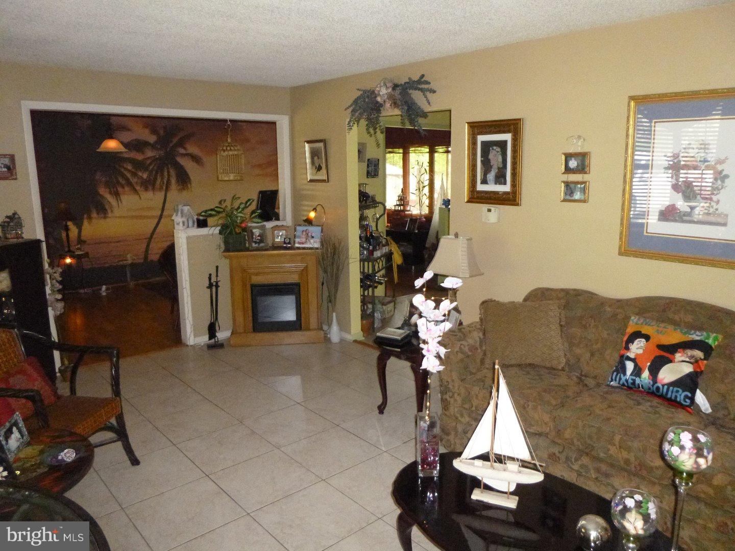 1125 South Beecham Road Williamstown, NJ 08094 - Photo 3 of 20 Living Room