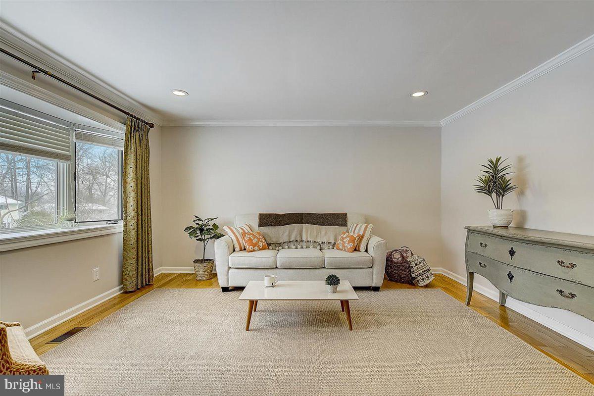 184 Windmill Road Willow Grove, PA 19090 - Photo 4 of 43 Gallery Image 4