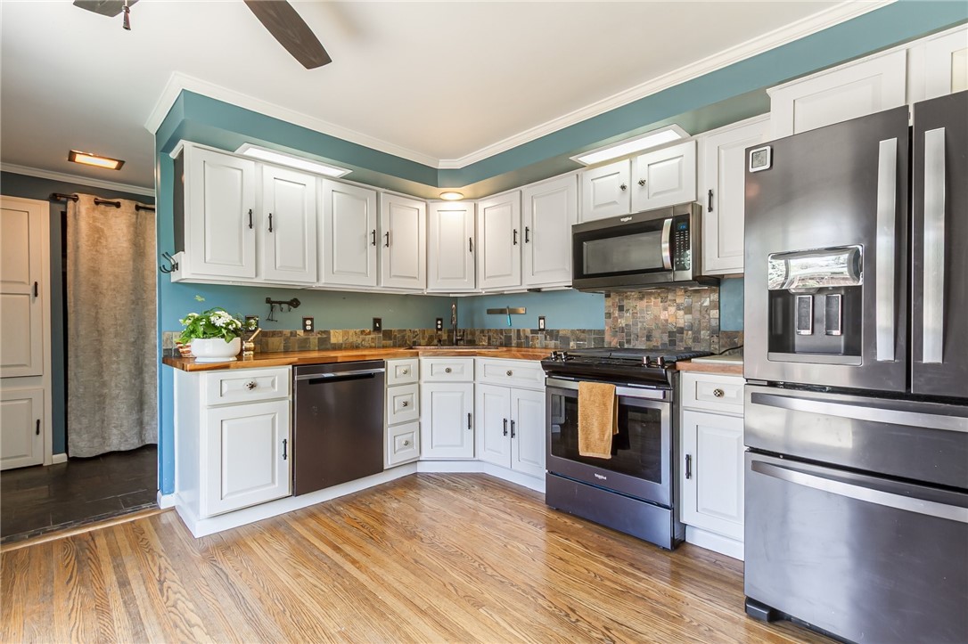 21 Saxony Road Pittsford, NY 14534 - Photo 15 of 39