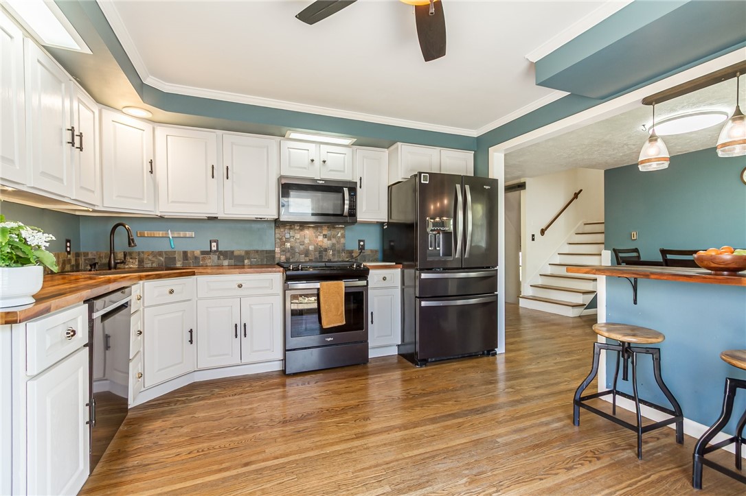 21 Saxony Road Pittsford, NY 14534 - Photo 16 of 39