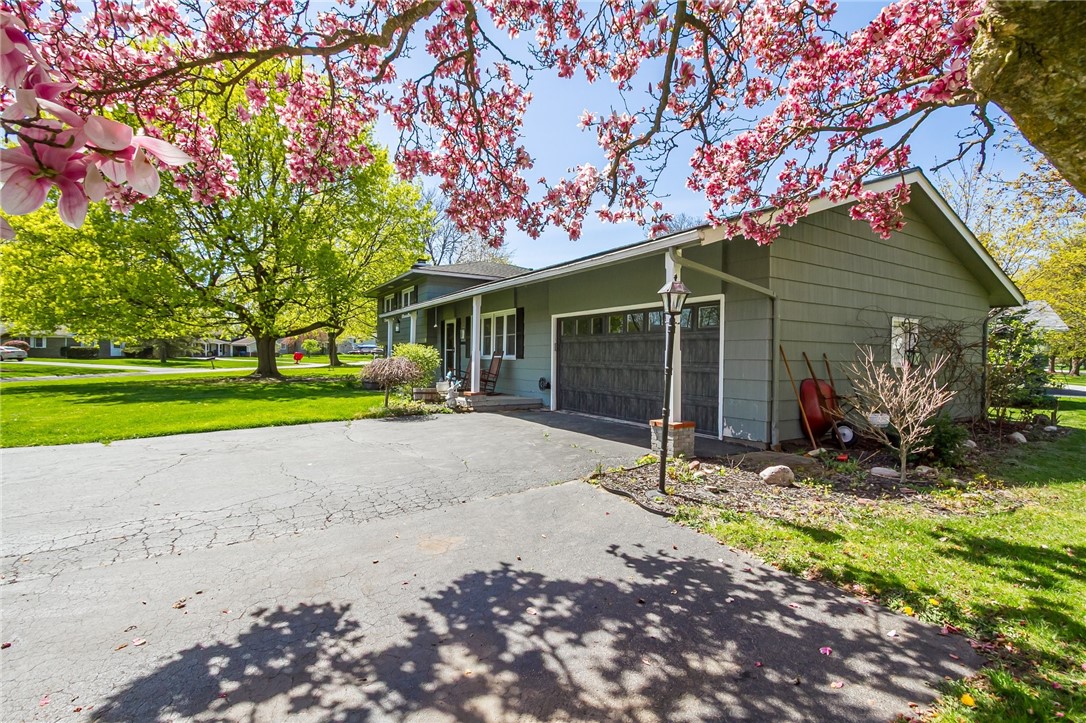 21 Saxony Road Pittsford, NY 14534 - Photo 3 of 39