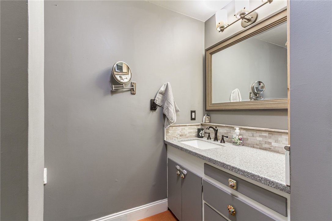 21 Saxony Road Pittsford, NY 14534 - Photo 31 of 39