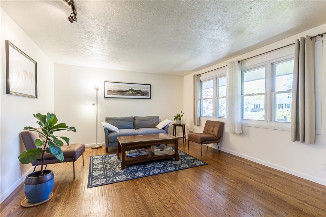 21 Saxony Road Pittsford, NY 14534 - Photo 6 of 39