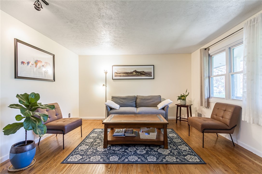 21 Saxony Road Pittsford, NY 14534 - Photo 8 of 39