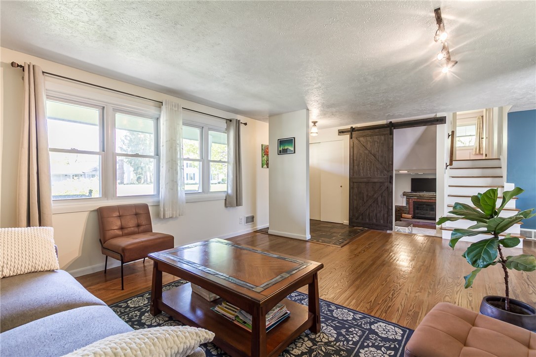 21 Saxony Road Pittsford, NY 14534 - Photo 9 of 39