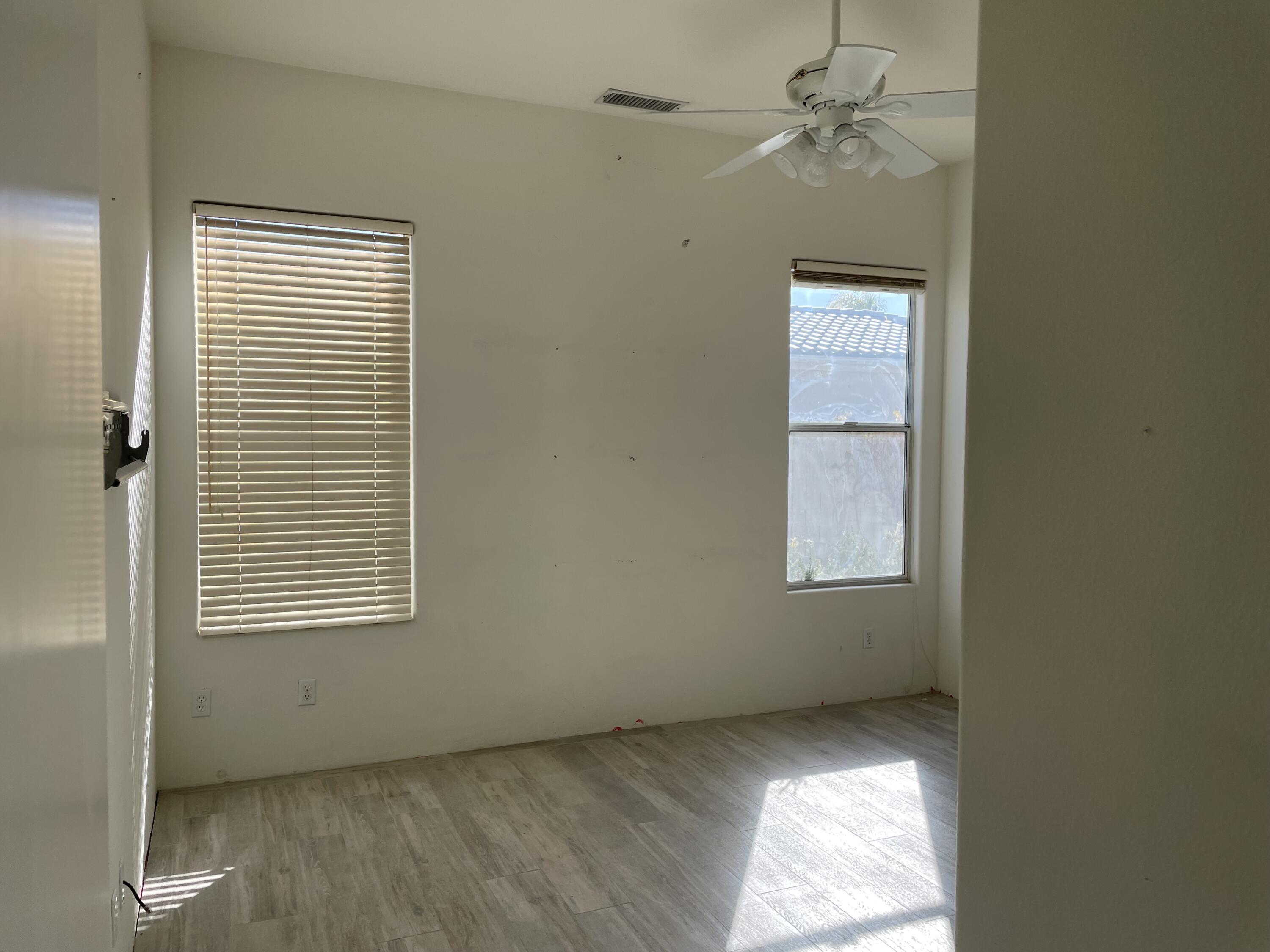 3 King Edward Court Rancho Mirage, CA 92270 - Photo 14 of 20 an empty room with a window and ceiling fan