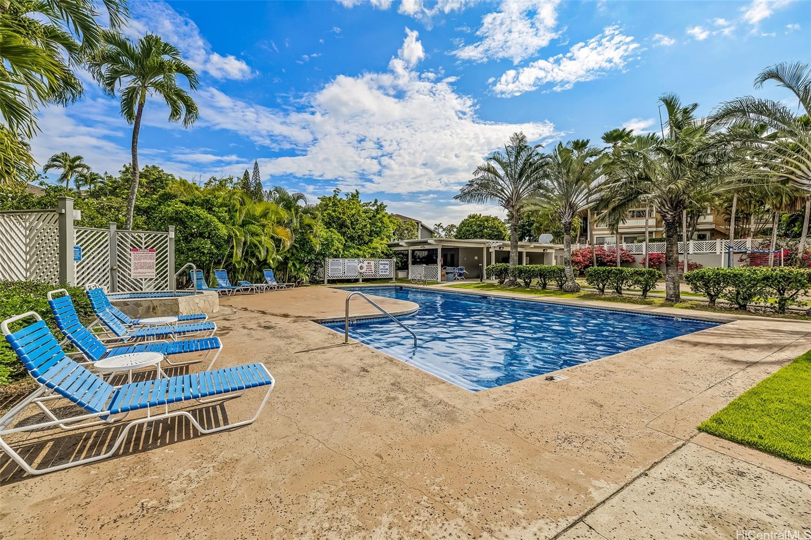 509 Mananai Place, Unit 33T Honolulu, HI 96818 - Photo 17 of 22 a view of outdoor space with seating