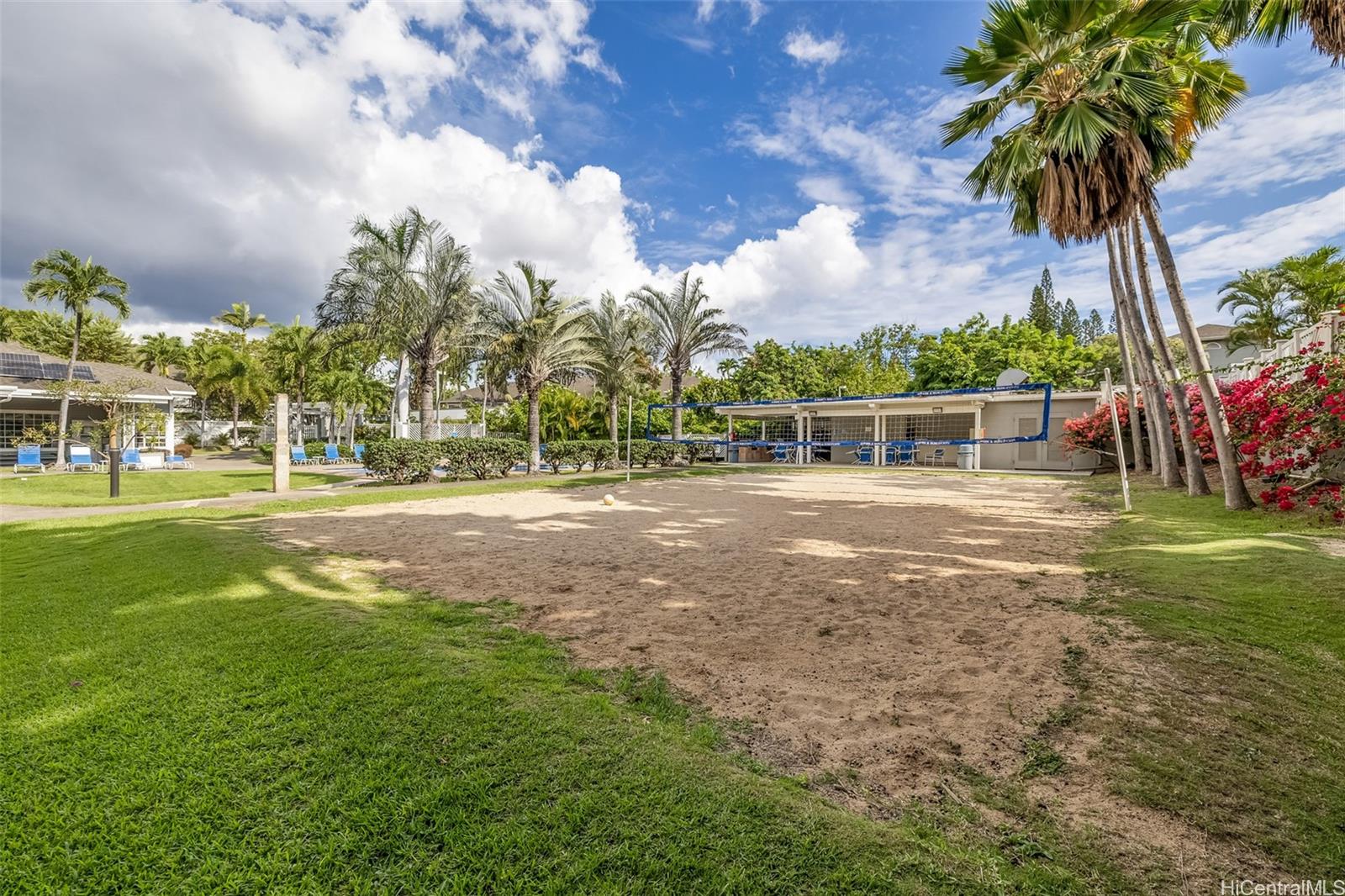 509 Mananai Place, Unit 33T Honolulu, HI 96818 - Photo 18 of 22 a view of outdoor space with garden view