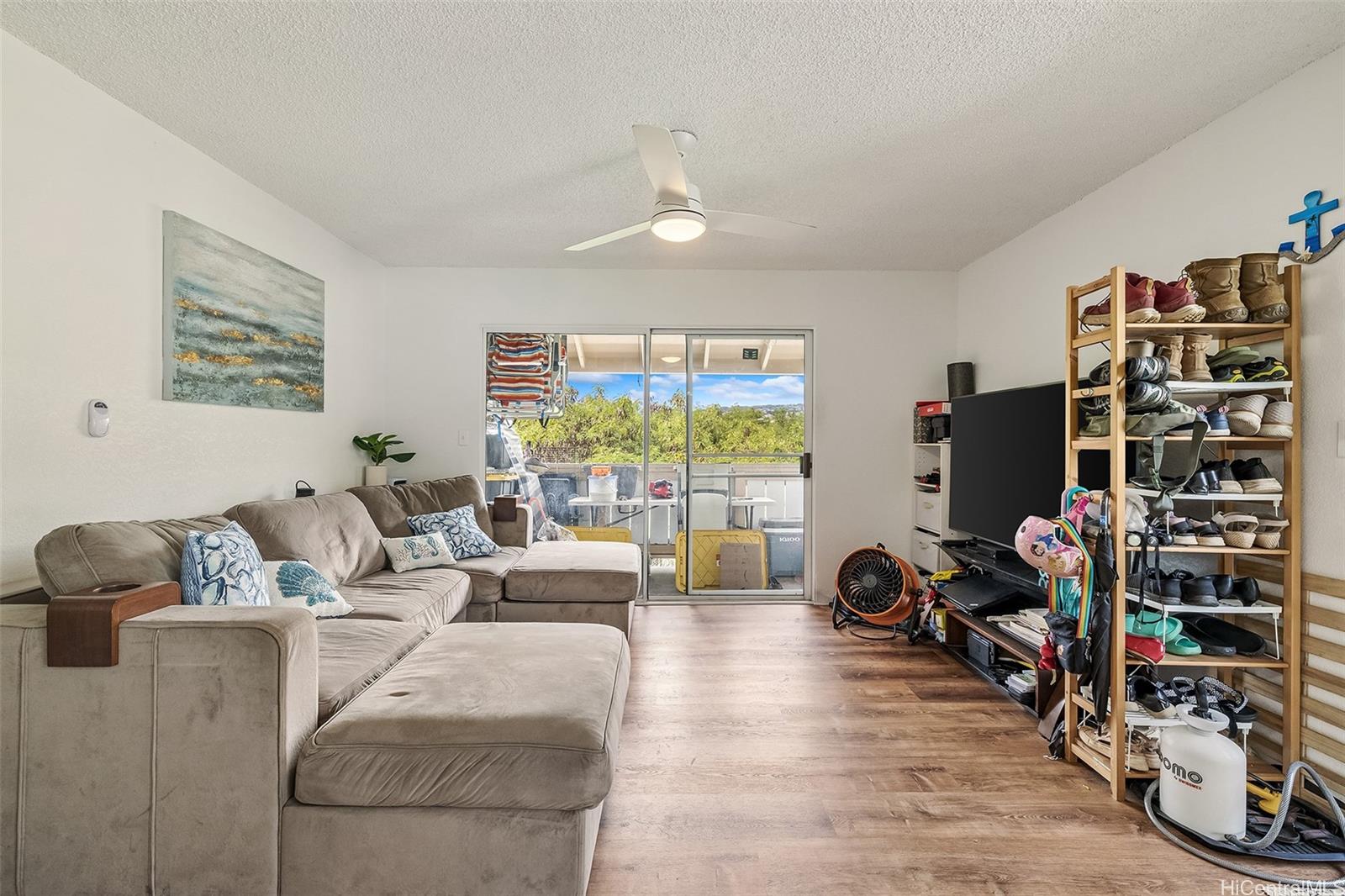 509 Mananai Place, Unit 33T Honolulu, HI 96818 - Photo 4 of 22 a living room with furniture and a flat screen tv