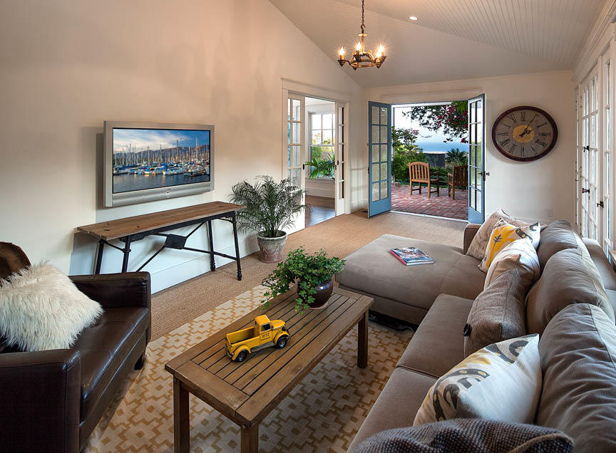 1704 Paterna Road Santa Barbara, CA 93103 - Photo 5 of 14 Family Room/Den