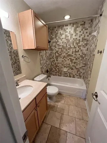 $1,295 | 3204 Manchaca Road, Unit 114, Austin, TX 78704