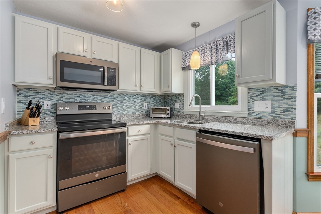 27 Country Side Road, Unit 27 Bellingham, MA 02019 - Photo 7 of 27 Gallery Image 7