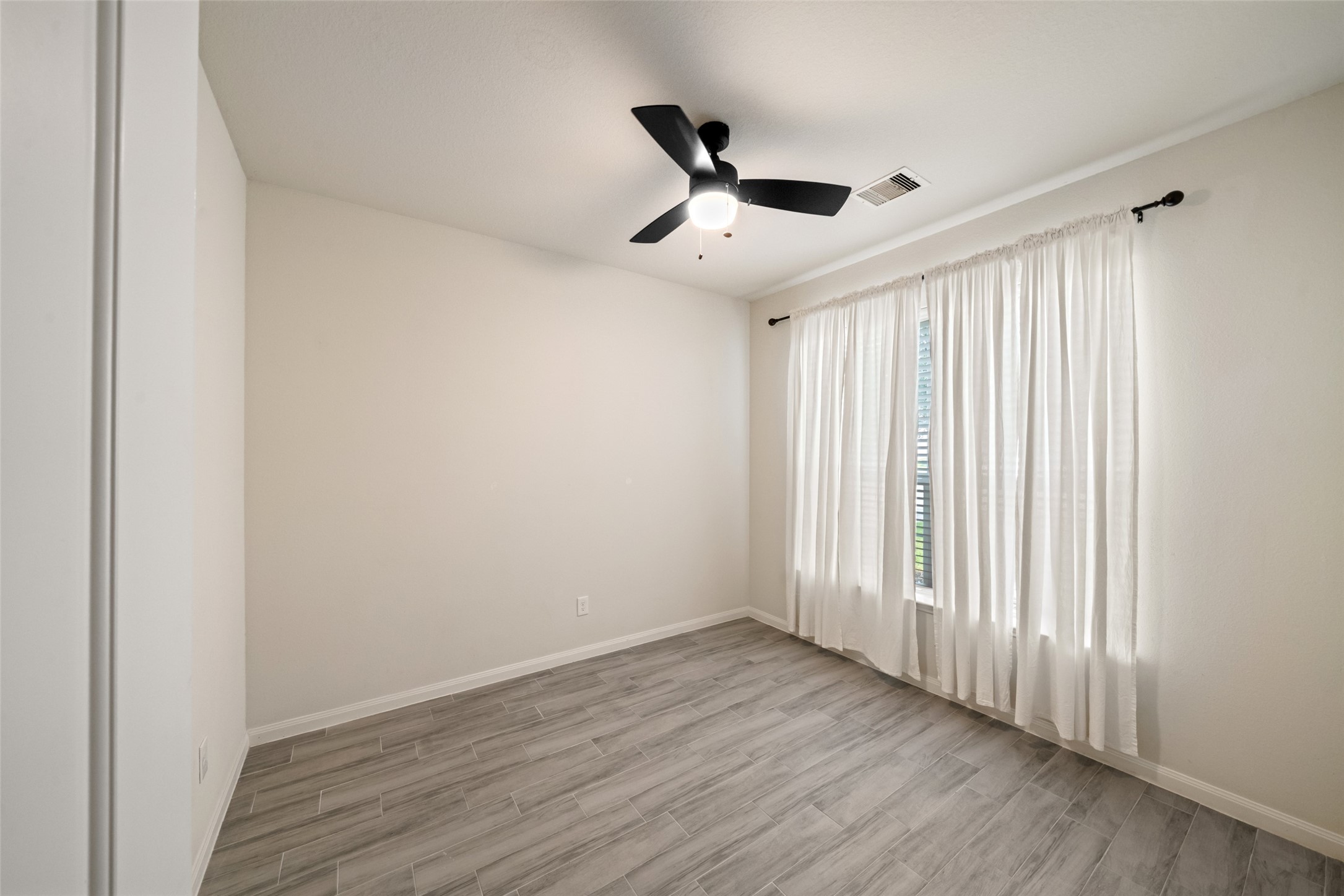 9107 Nina Road Conroe, TX 77304 - Photo 20 of 30 Secondary bedroom
