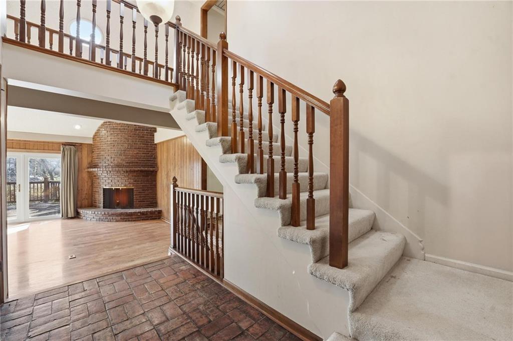 8505 Rosehill Road Lenexa, KS 66215 - Photo 11 of 49