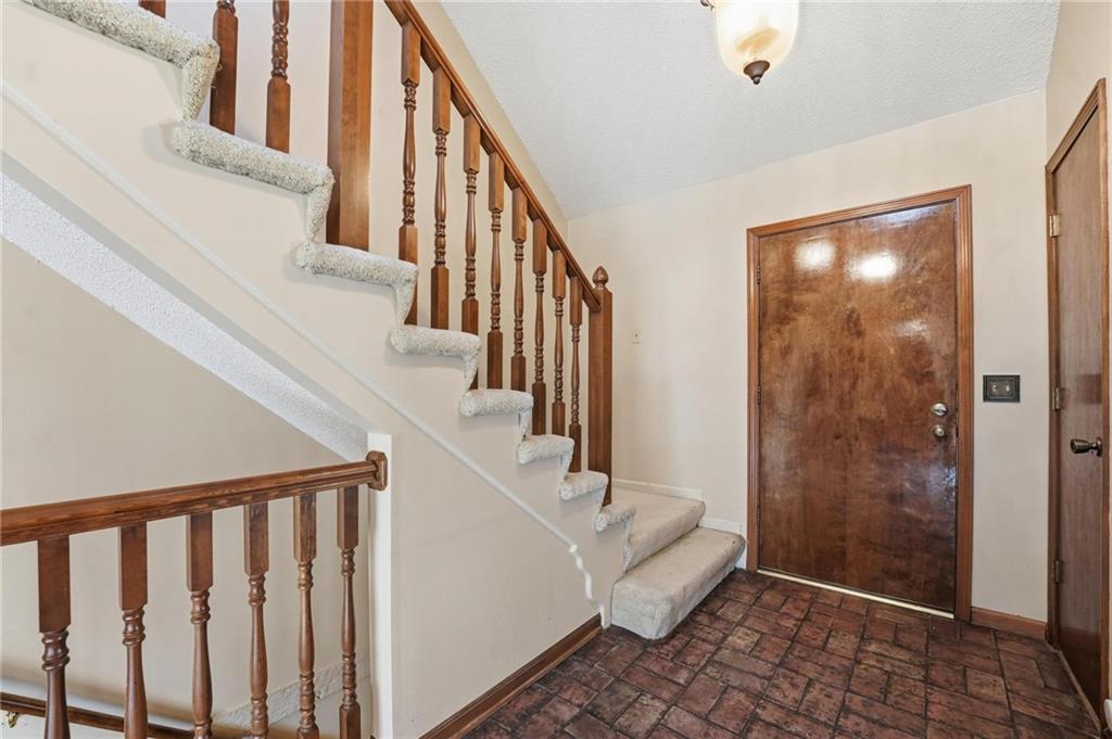 8505 Rosehill Road Lenexa, KS 66215 - Photo 12 of 49