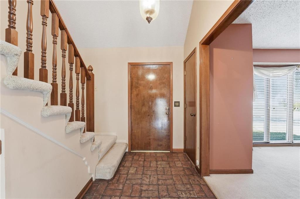 8505 Rosehill Road Lenexa, KS 66215 - Photo 13 of 49