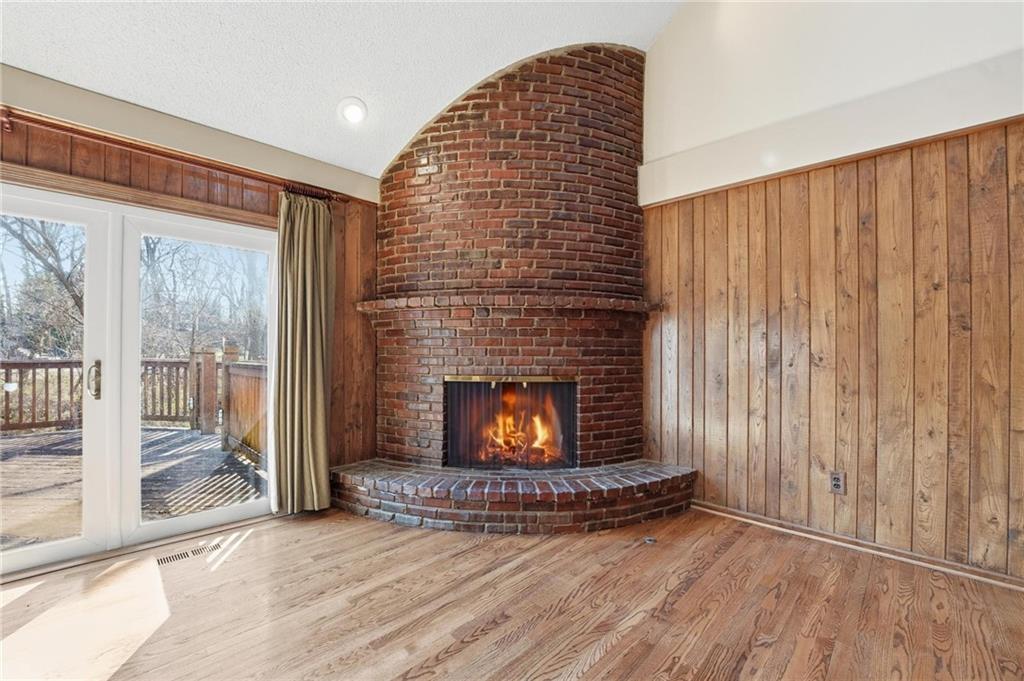 8505 Rosehill Road Lenexa, KS 66215 - Photo 18 of 49