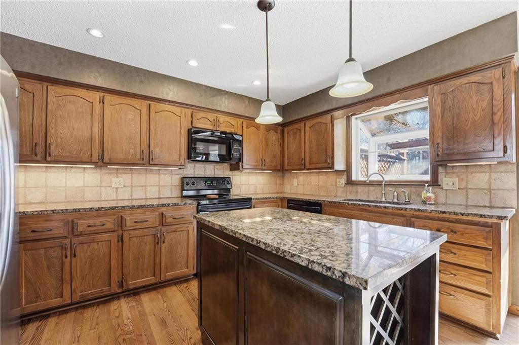 8505 Rosehill Road Lenexa, KS 66215 - Photo 22 of 49