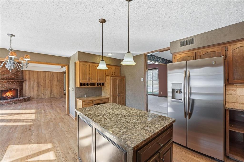 8505 Rosehill Road Lenexa, KS 66215 - Photo 24 of 49