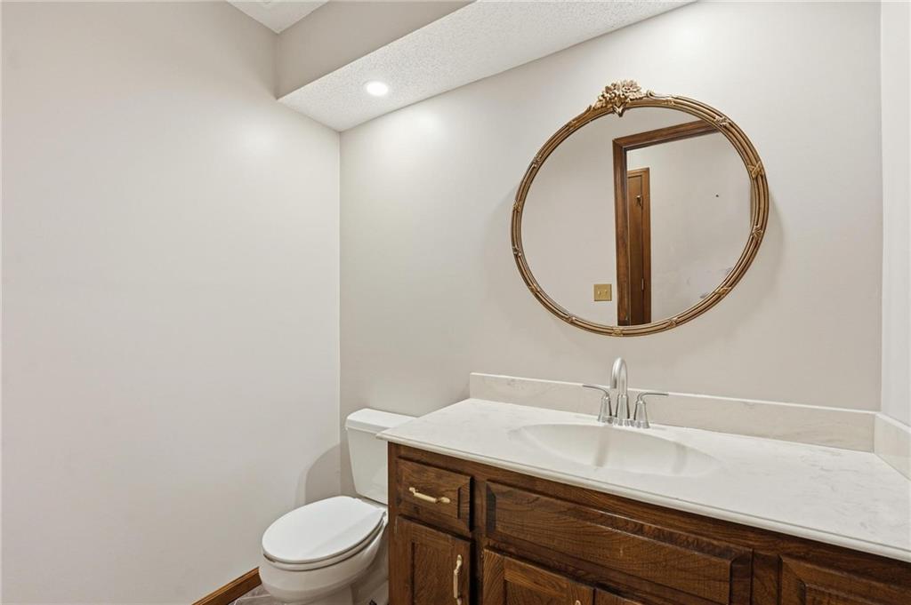 8505 Rosehill Road Lenexa, KS 66215 - Photo 28 of 49