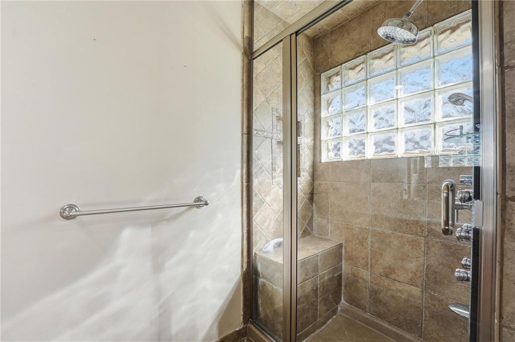 8505 Rosehill Road Lenexa, KS 66215 - Photo 32 of 49