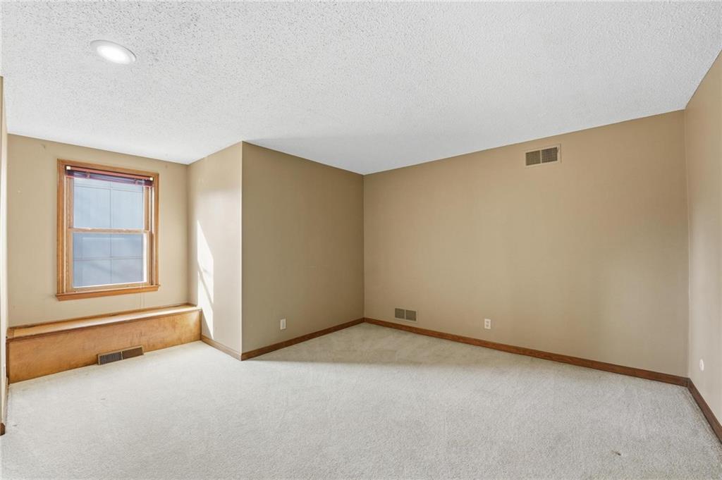 8505 Rosehill Road Lenexa, KS 66215 - Photo 37 of 49