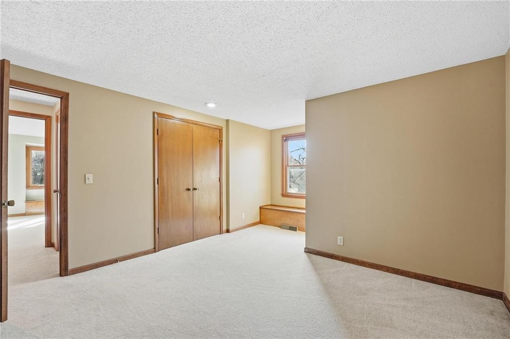8505 Rosehill Road Lenexa, KS 66215 - Photo 38 of 49
