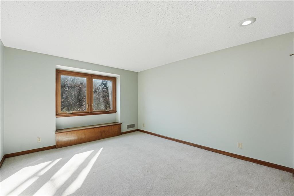 8505 Rosehill Road Lenexa, KS 66215 - Photo 39 of 49