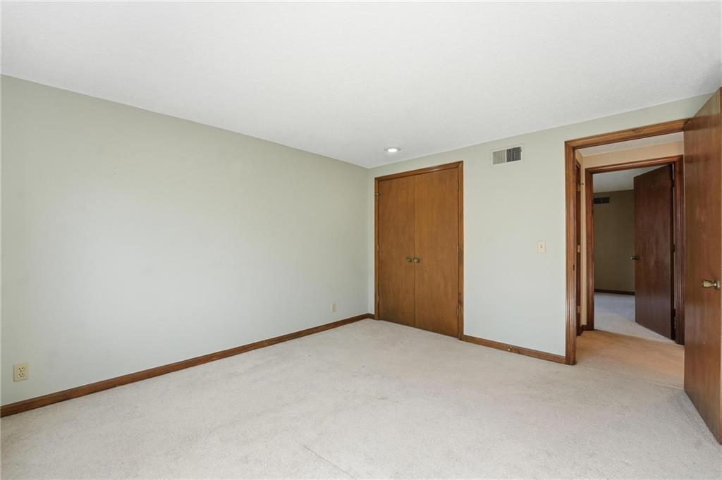 8505 Rosehill Road Lenexa, KS 66215 - Photo 40 of 49