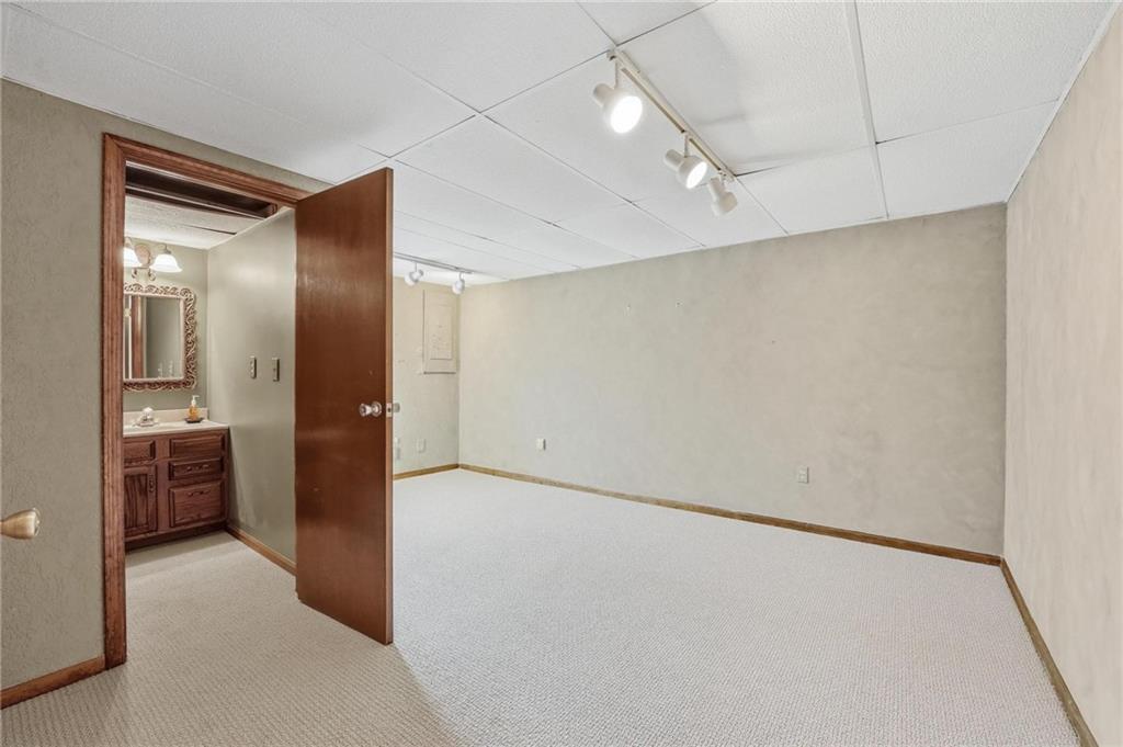 8505 Rosehill Road Lenexa, KS 66215 - Photo 45 of 49