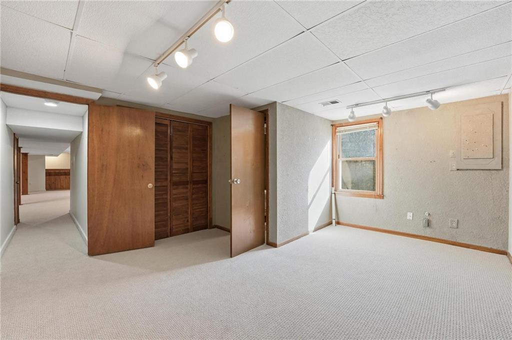 8505 Rosehill Road Lenexa, KS 66215 - Photo 46 of 49