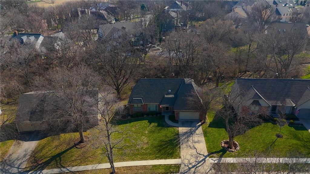 8505 Rosehill Road Lenexa, KS 66215 - Photo 7 of 49