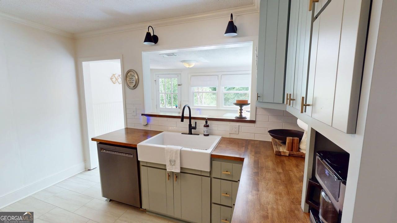 69 West Stephens Street Winder, GA 30680 - Photo 8 of 36