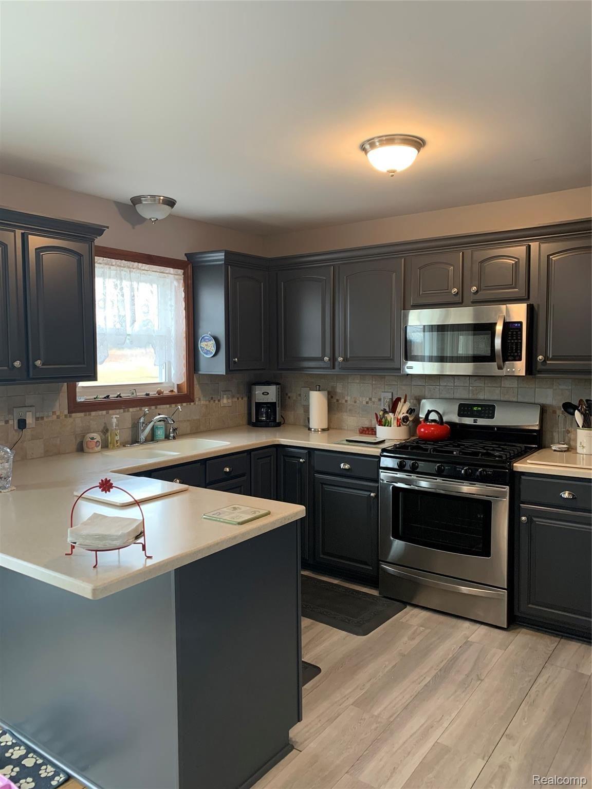 3073 Reamer Road Lapeer, MI 48446 - Photo 5 of 29 IMG_3054 (1).jpg