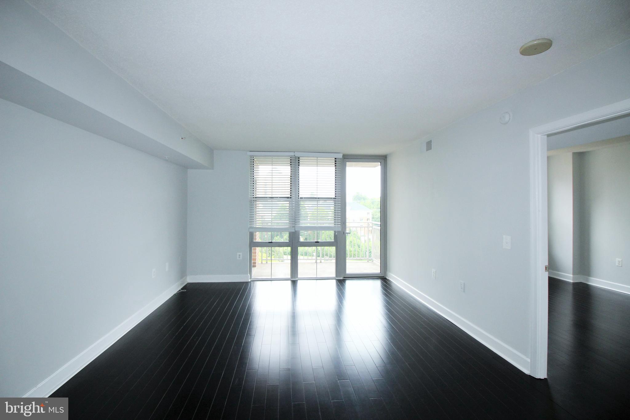 11800 Sunset Hills Road, Unit 625 Reston, VA 20190 - Photo 4 of 32 Living/Dining