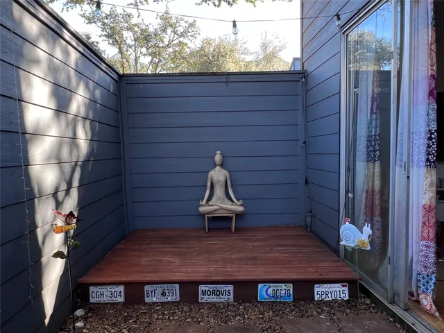 a wooden bench sitting in front of a building