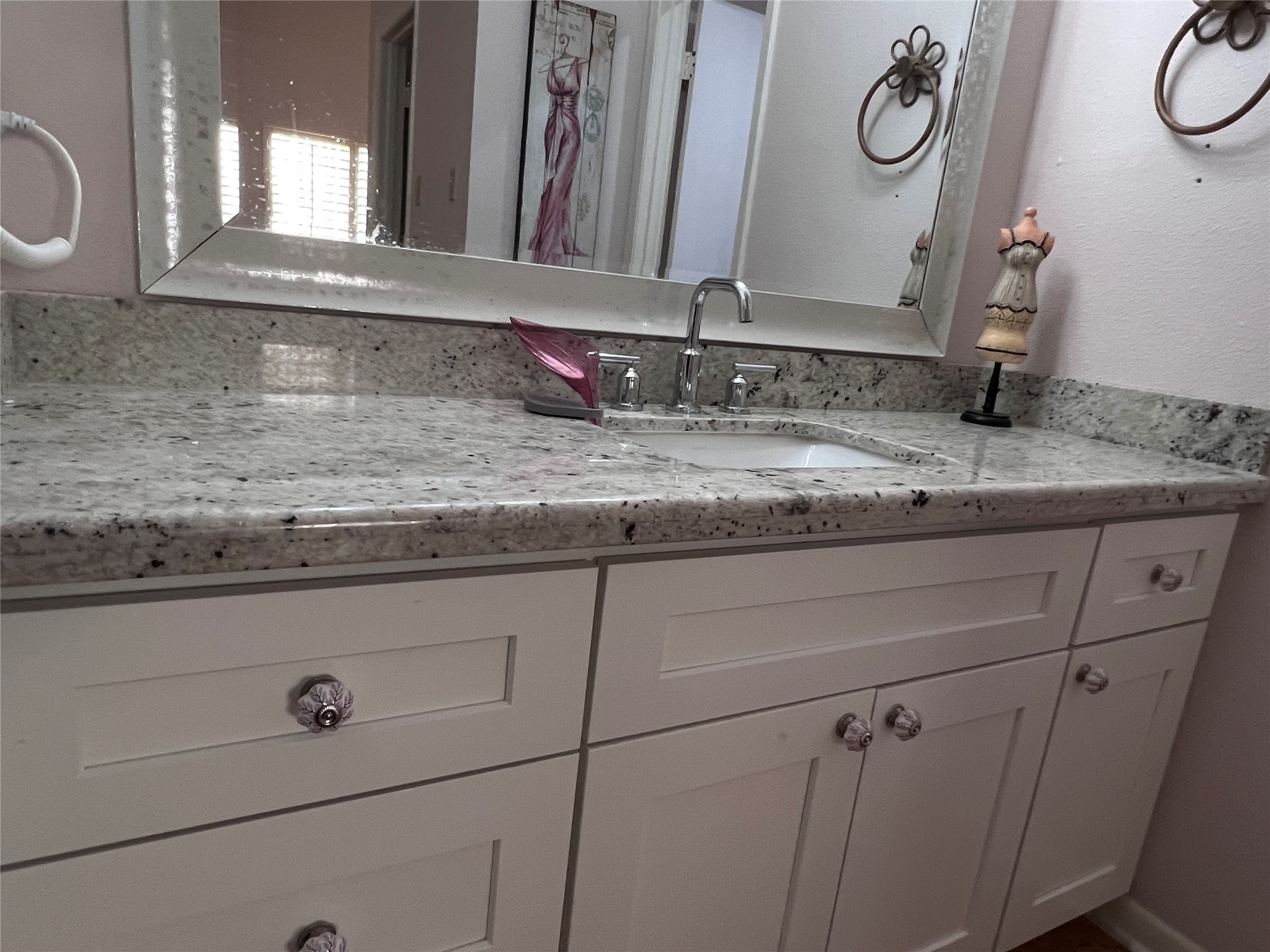 2100 Commonwealth Street, Unit L Houston, TX 77006 - Photo 19 of 30 a bathroom with a granite countertop sink and a mirror