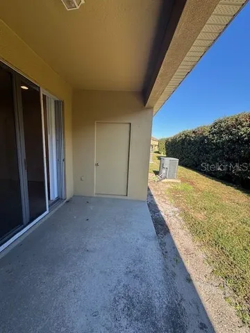 a view of back yard of the house