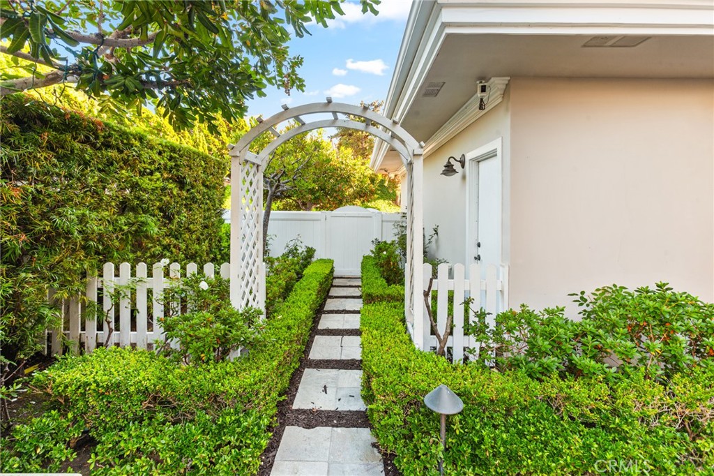 8 Rue Verte Newport Beach, CA 92660 - Photo 26 of 65