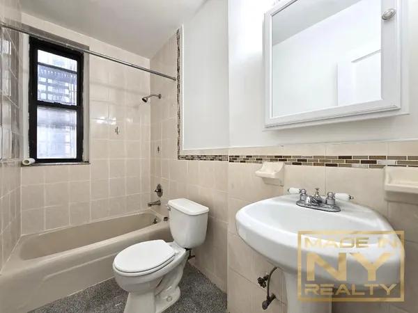 $2,200 | 43-30 46th Street, Unit 2F | Sunnyside