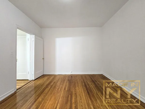 $2,200 | 43-30 46th Street, Unit 2F | Sunnyside