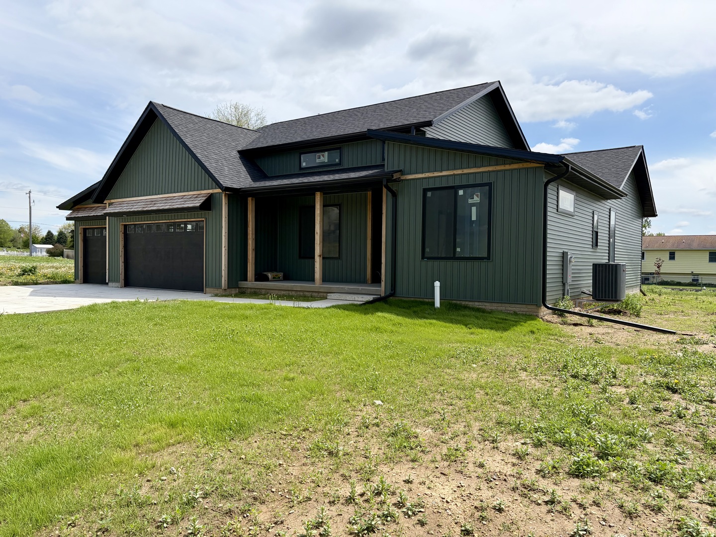 1819 Zara Clinton, IA 52732 - Photo 2 of 13