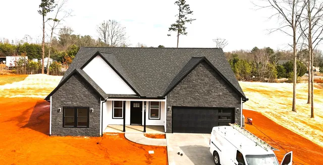 $474,900 | 261 State Rd S-42-742, Wellford, SC 29385