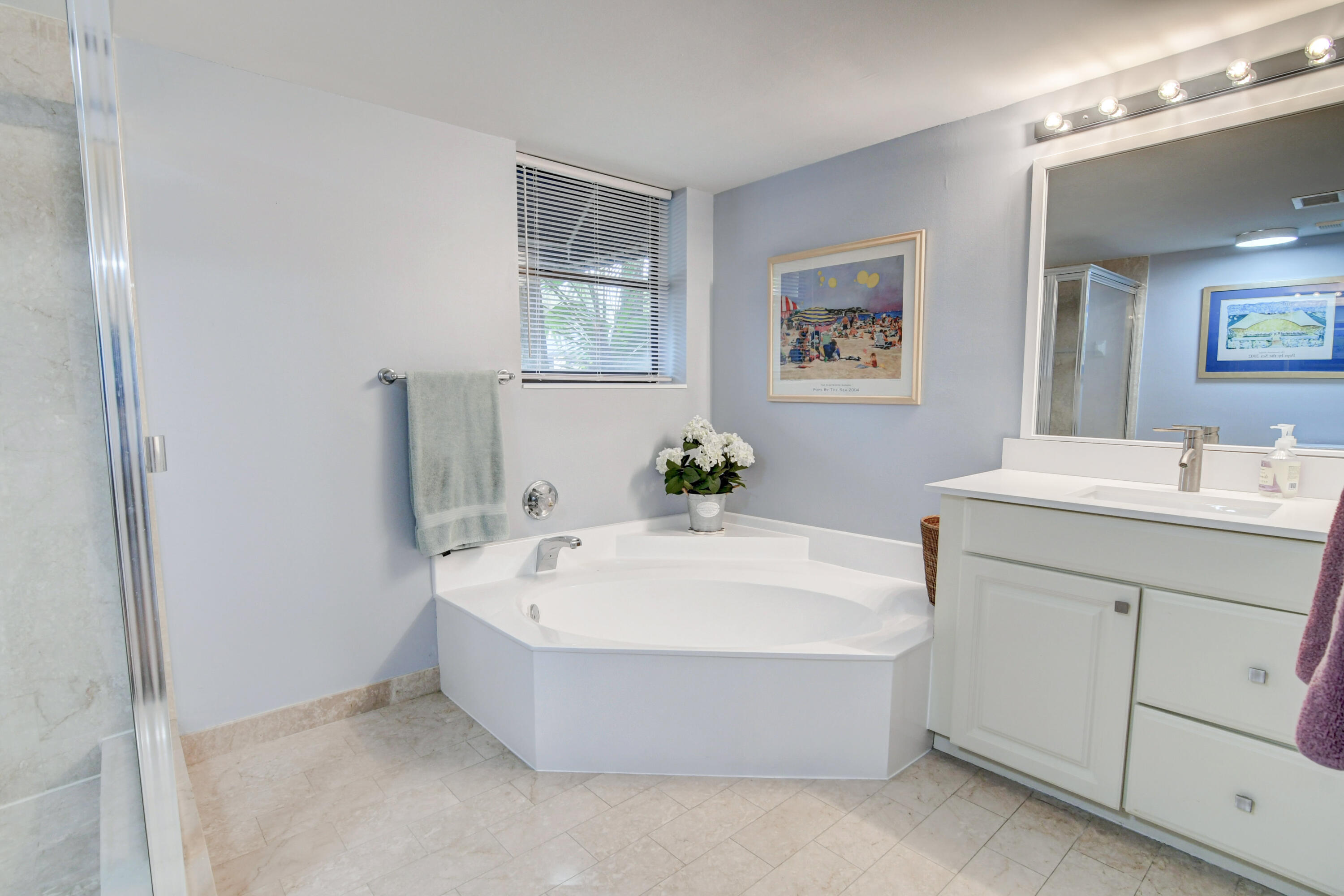 7568 Regency Lake Drive, Unit B101 Boca Raton, FL 33433 - Photo 23 of 37 Roman Tub/Seperate Shower
