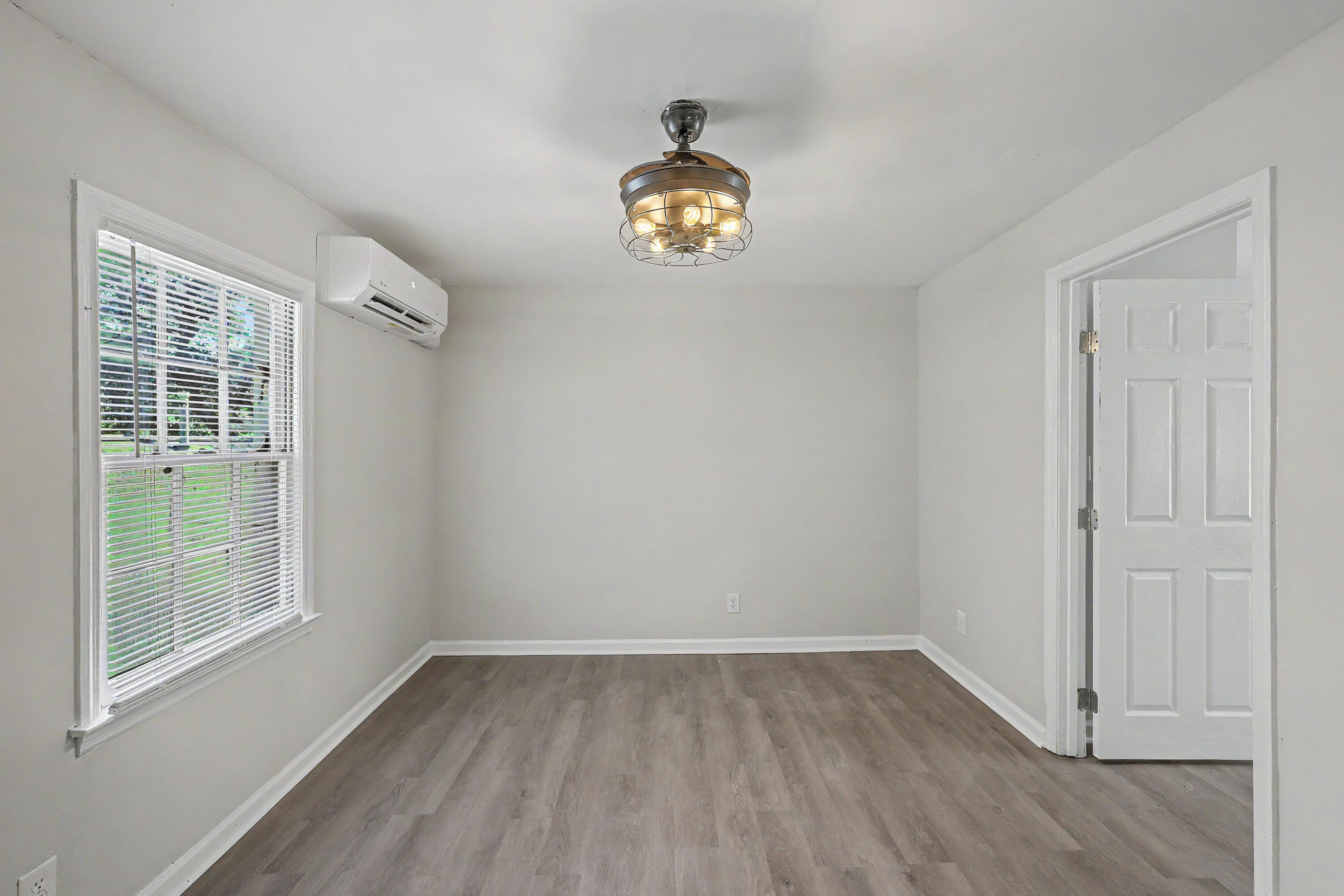119 Drake Street, Unit D Charleston, SC 29403 - Photo 9 of 21 Living Room