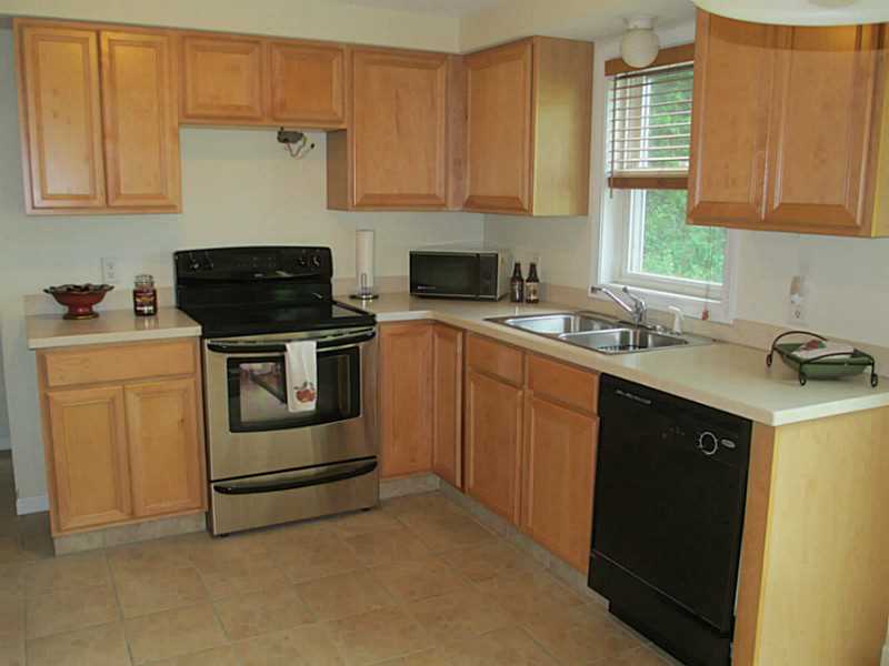 141 New River Road, Unit 141 Lincoln, RI 02838 - Photo 3 of 23 Kitchen.